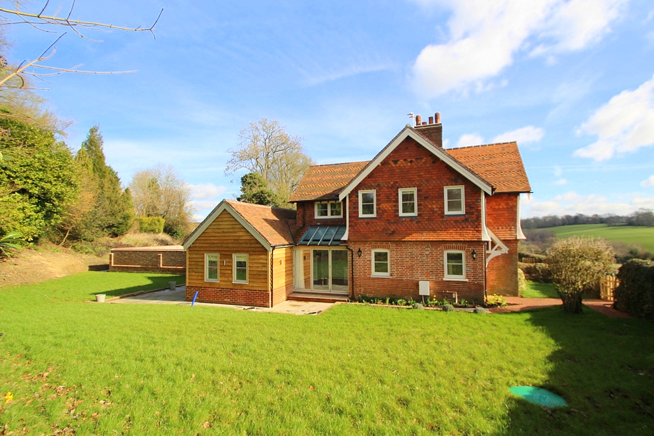 Two Bedroom Semi-Detached Cottage in Ashurst Wood, East Grinstead