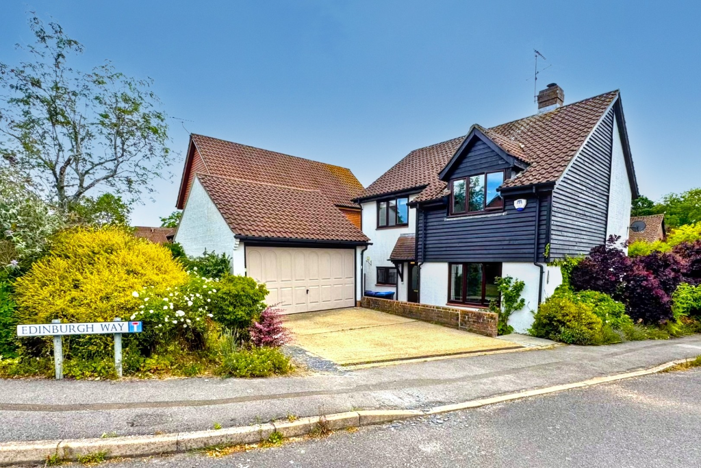 Four Bedroom Detached House to Rent