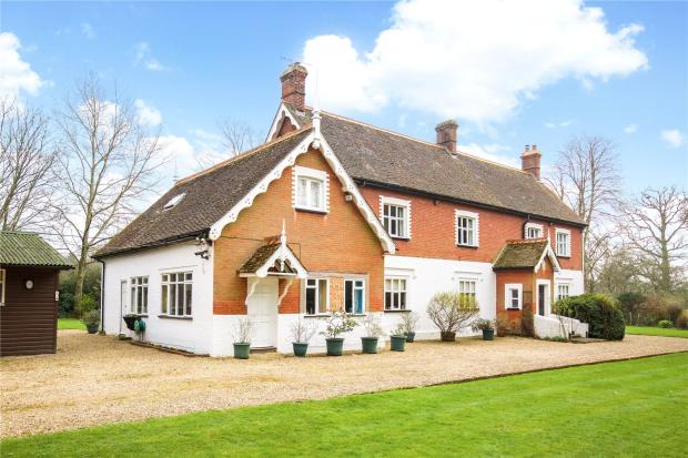 Six Bedroom Detached Property to Rent