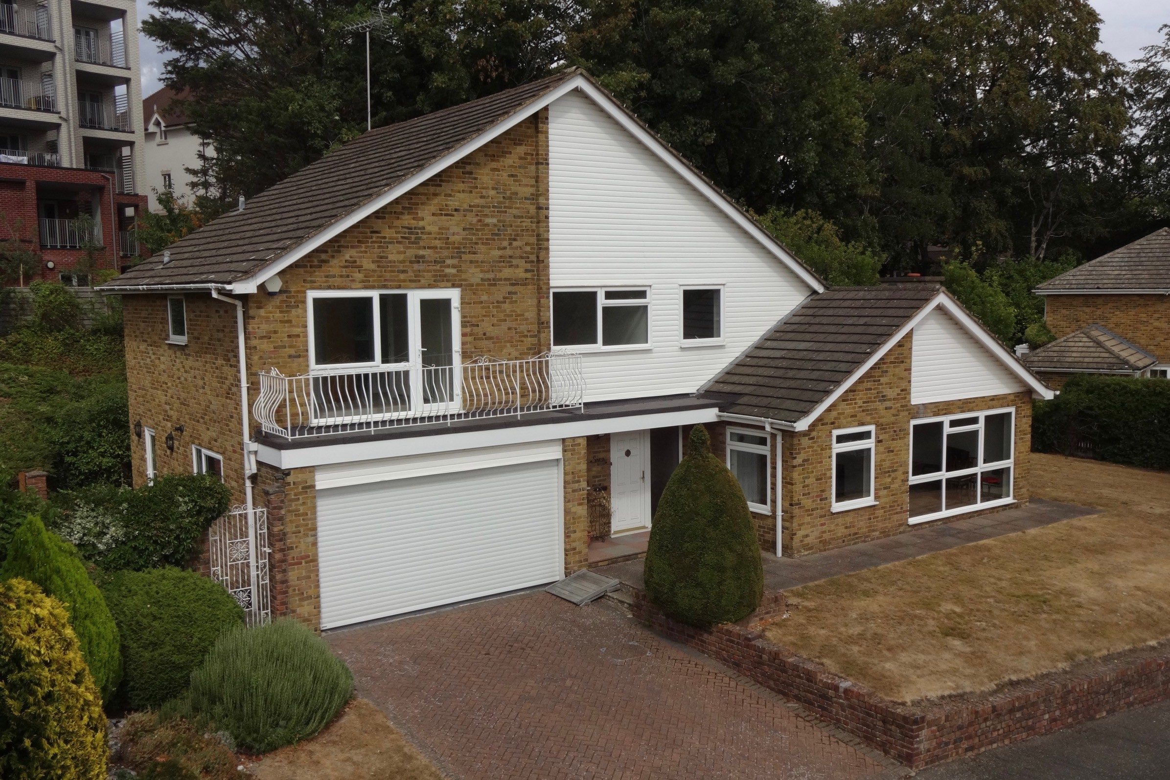 Five Bedroom Detached House in Purley